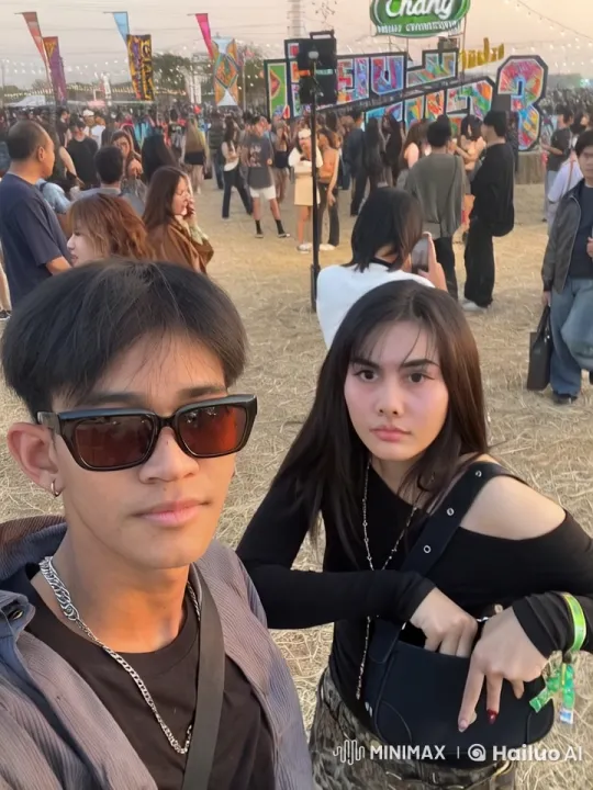 Kung Fu Fight Showcases Skill at Lively Music Festival – AI Generated Video | Hailuo AI