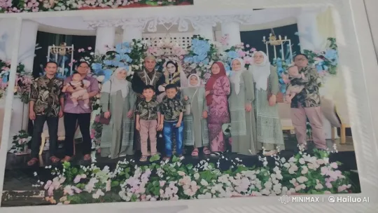 Family Gathering Celebration in Live2D with Animated Joy – AI Generated Video | Hailuo AI