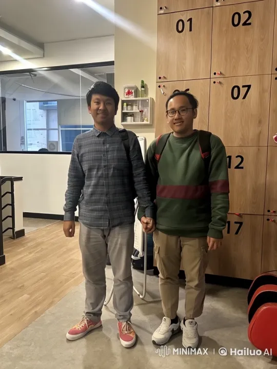 Dynamic Kungfu Sparring in Modern Indoor Setting – AI Generated Video | Hailuo AI