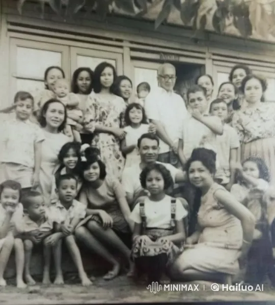 Animated Live2D Nostalgic Family Gathering – AI Generated Video | Hailuo AI