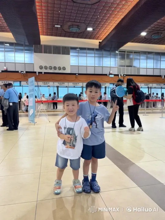 Children Performing Impressive Kung Fu Moves in Public Space – AI Generated Video | Hailuo AI