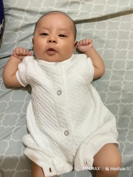 Animated Baby's Playful Movements in Live2D – AI Generated Video | Hailuo AI