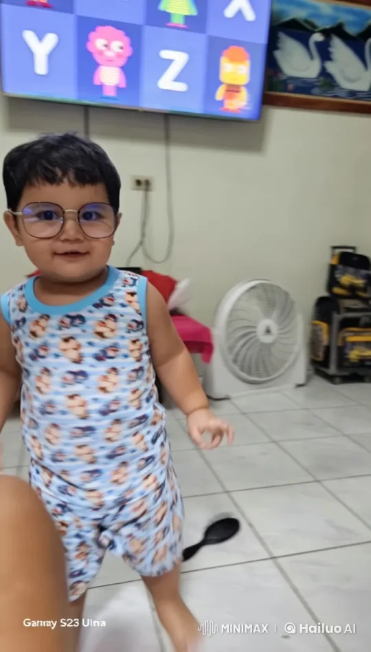 Child Enacts Playful Fight and Dance Moves in Live2D Animation – AI Generated Video | Hailuo AI