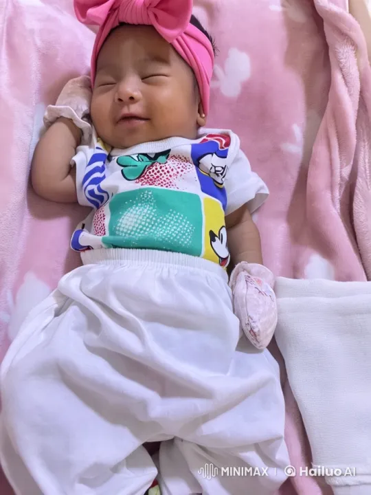 Baby Dances Joyfully in Vibrant Outfit on Pink Blanket – AI Generated Video | Hailuo AI