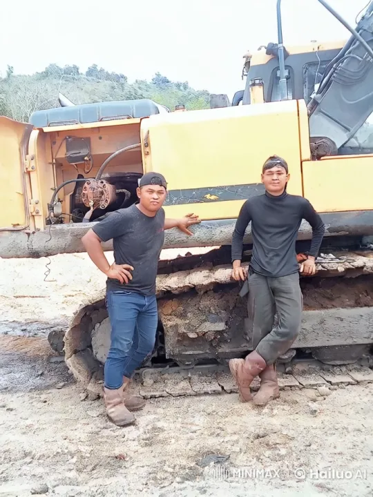 Martial Arts Experts Display Rapid Skills in Construction Site Fight – AI Generated Video | Hailuo AI