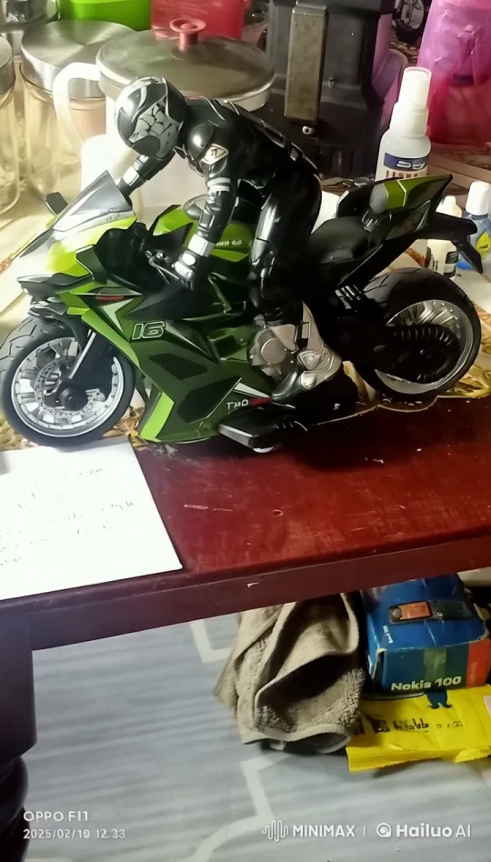 Toy Motorcycle Scene in Live2D with Realistic Detail – AI Generated Video | Hailuo AI