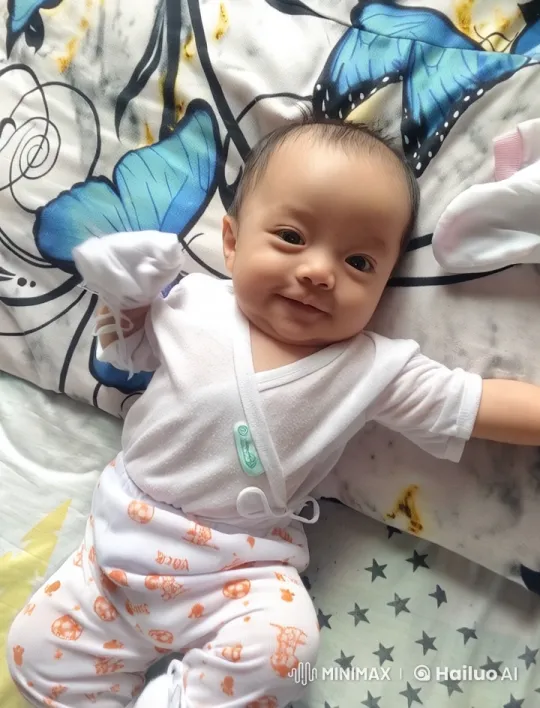 Baby's Joyful Dance on Themed Blanket – AI Generated Video | Hailuo AI