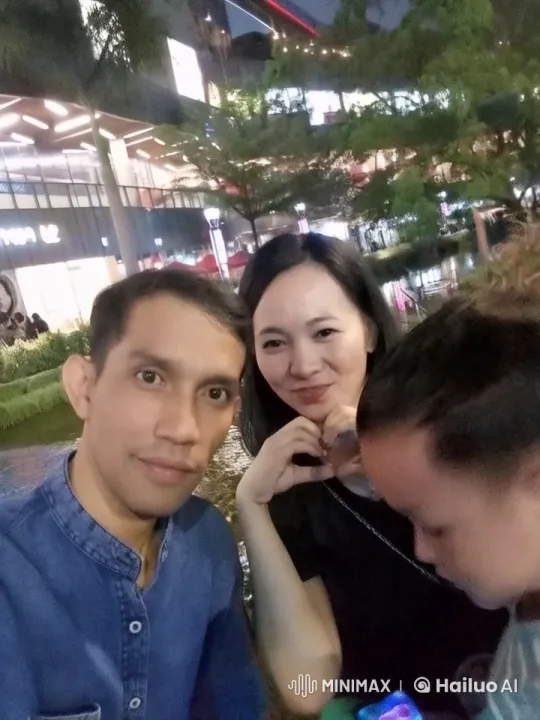 Live2D Animated Kung Fu Fight in Bustling Night Market – AI Generated Video | Hailuo AI