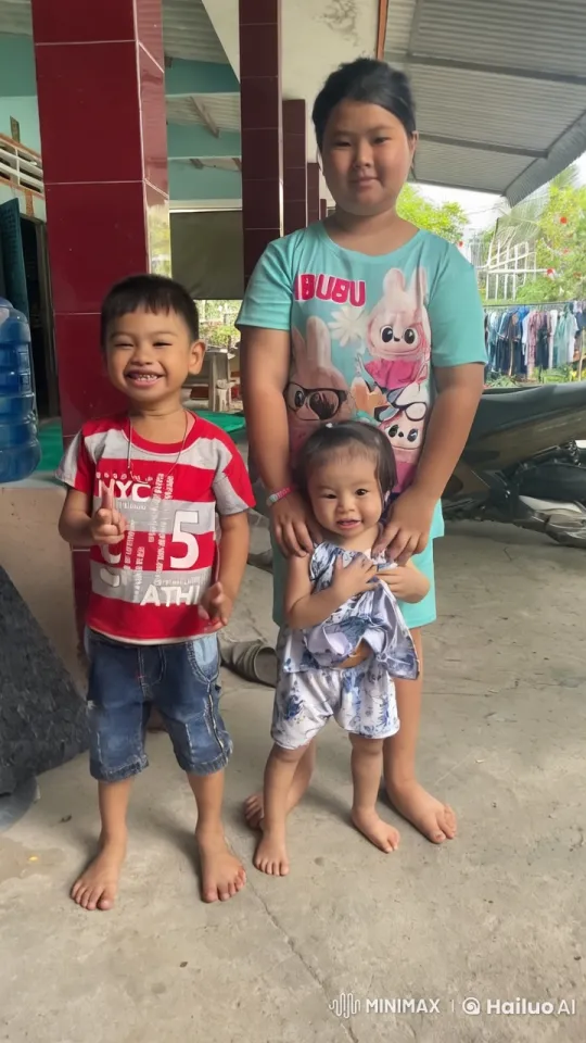Children's Playful Kungfu Fight in Outdoor Setting – AI Generated Video | Hailuo AI
