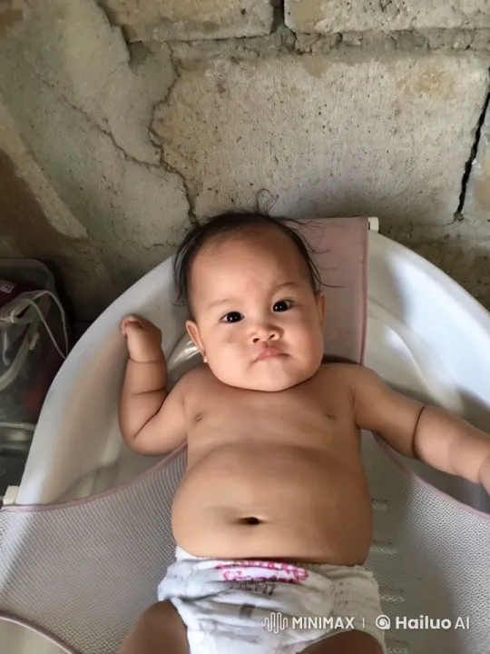 Baby's Playful Struggles and Punches in Live2D Animation – AI Generated Video | Hailuo AI