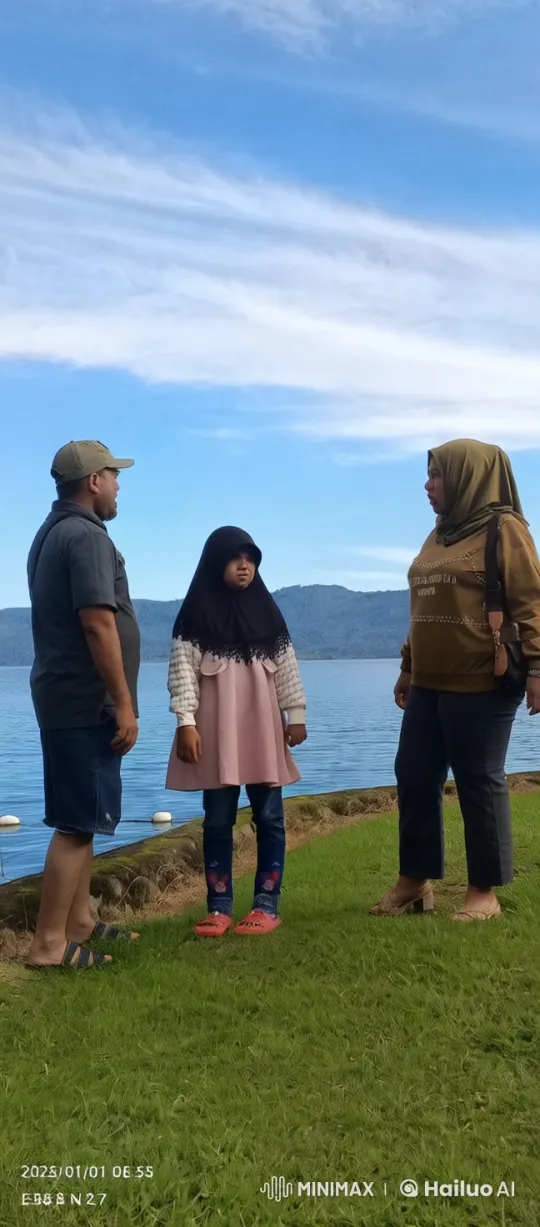 Family Practices Kungfu in Serene Lakeside Setting – AI Generated Video | Hailuo AI