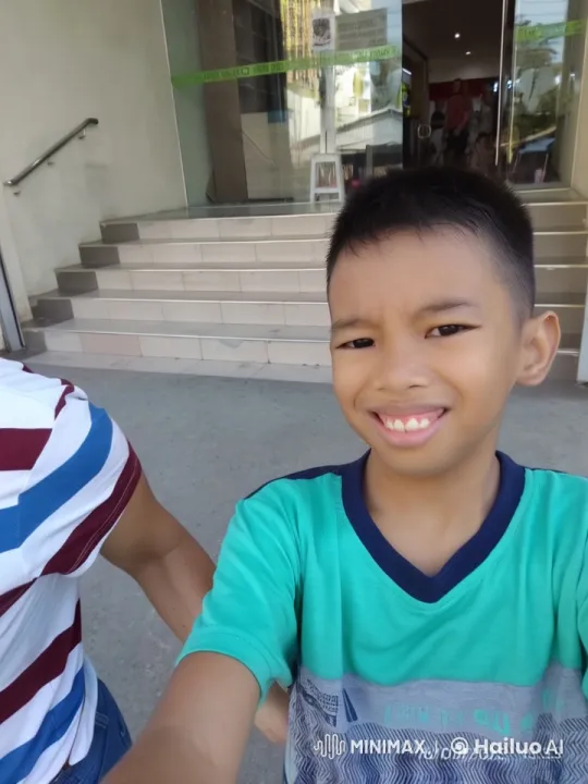 Young Person Meets Influencers at Mall, Heads to Jollibee – AI Generated Video | Hailuo AI