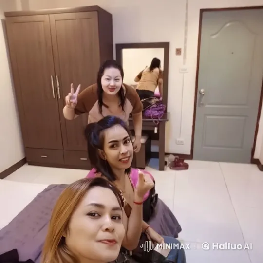 Friends Mimic Kungfu in Small Room with Steady Camera – AI Generated Video | Hailuo AI