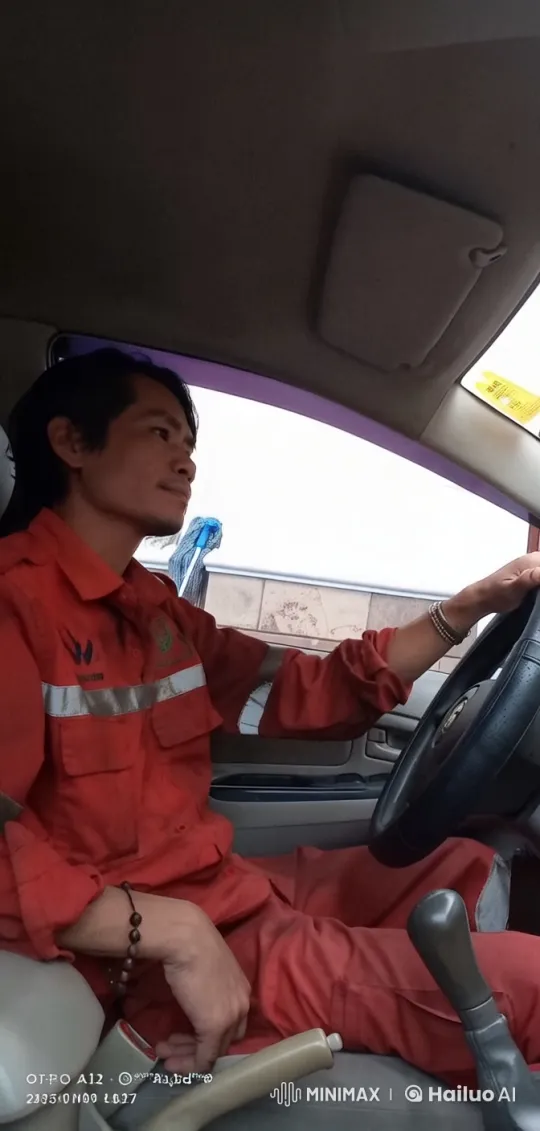 Live2D Animation: Red Uniformed Fighter in Car Showcases Martial Arts Skills – AI Generated Video | Hailuo AI