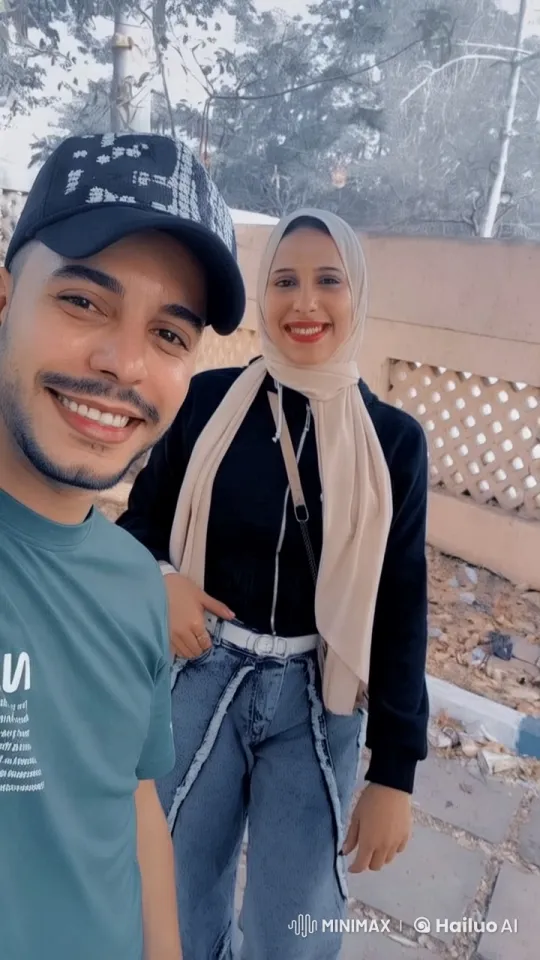 Outdoor Scene: Two Individuals Exchange a Tender Kiss – AI Generated Video | Hailuo AI