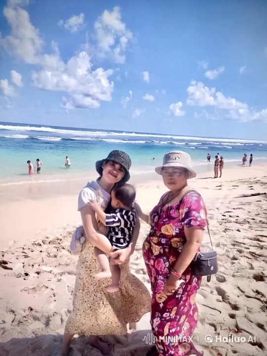 Family Time: Kungfu Master Demonstrates Skills on the Beach – AI Generated Video | Hailuo AI