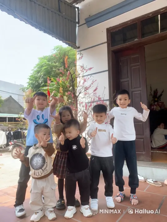 Children Practicing Kung Fu in Sunny Yard Setting – AI Generated Video | Hailuo AI