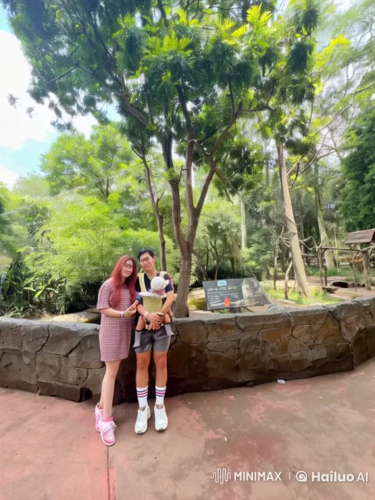 Animated Love and Play in a Lush Park Setting – AI Generated Video | Hailuo AI