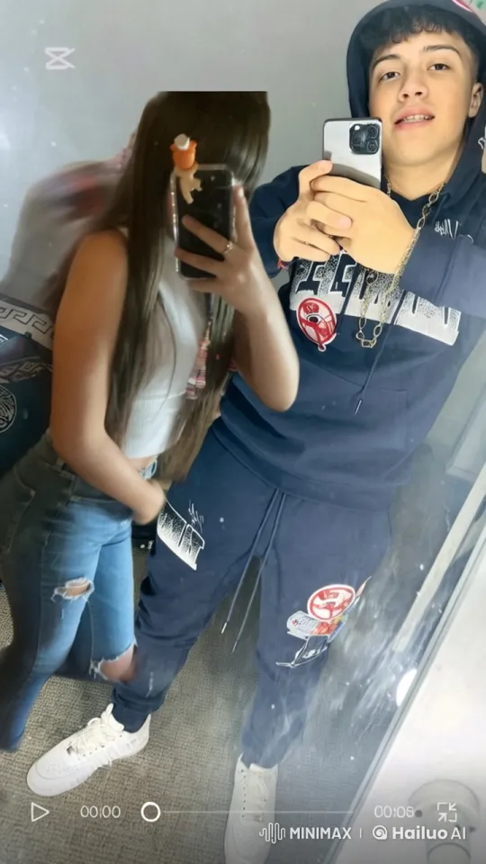 Young Couple Takes Romantic Mirror Selfie – AI Generated Video | Hailuo AI