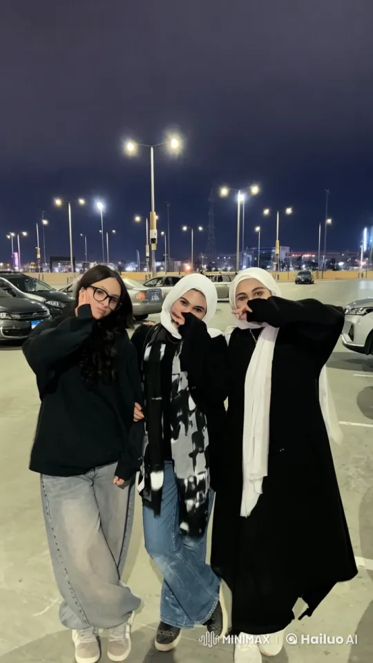 Animated Kung Fu Fight in a Lively Parking Lot – AI Generated Video | Hailuo AI