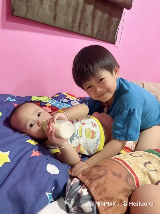 Children Playfully Engage in a Kung Fu Fight – AI Generated Video | Hailuo AI