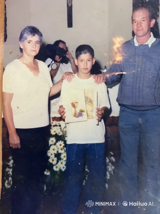 Family Celebrates Milestone in Warm, Festive Setting – AI Generated Video | Hailuo AI
