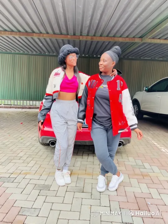 Live2D Video: Kung Fu Performance by Two Women in Sporty Attire – AI Generated Video | Hailuo AI