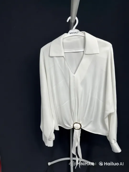 Jennifer Lopez Showcases Elegant Blouse in Live2D Animation – AI Generated Video | Hailuo AI
