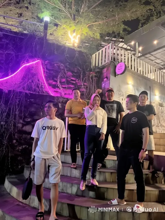 Neon-Lit Kung Fu Fight in Vibrant Night Setting – AI Generated Video | Hailuo AI
