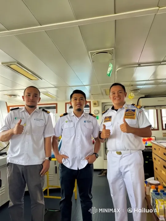 Live2D Animated Kungfu Battle in Ship's Control Room – AI Generated Video | Hailuo AI