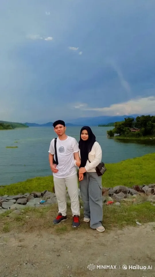 Wing Chun Practitioners Demonstrate Martial Arts by Lake – AI Generated Video | Hailuo AI