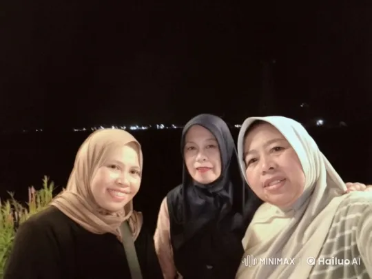Nighttime Kungfu Display by Hijab-Wearing Women – AI Generated Video | Hailuo AI