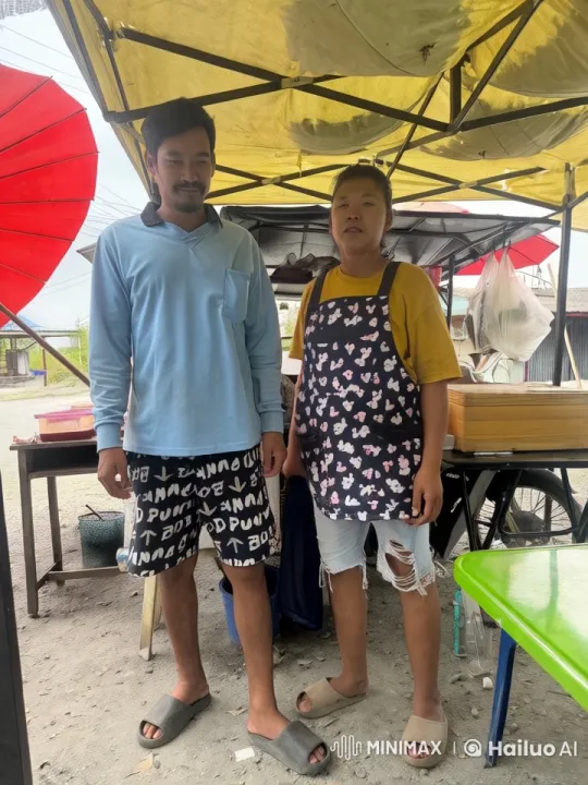 Live2D Animated Martial Arts Display at Market Stall – AI Generated Video | Hailuo AI