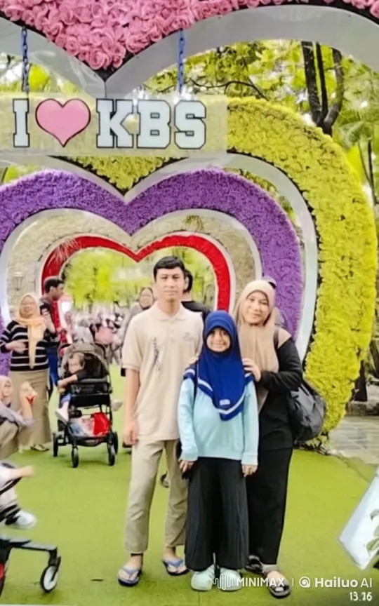 Family Fun at Heart-Shaped Park Entrance – AI Generated Video | Hailuo AI
