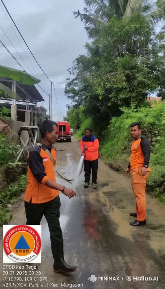 Disaster Response Team Cleans Flooded Road in Prupuk Selatan Village – AI Generated Video | Hailuo AI