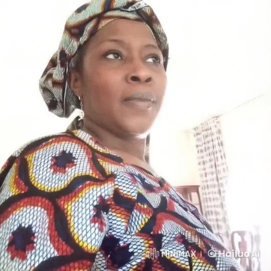 Vibrant Woman in Traditional Attire Celebrates with Family – AI Generated Video | Hailuo AI