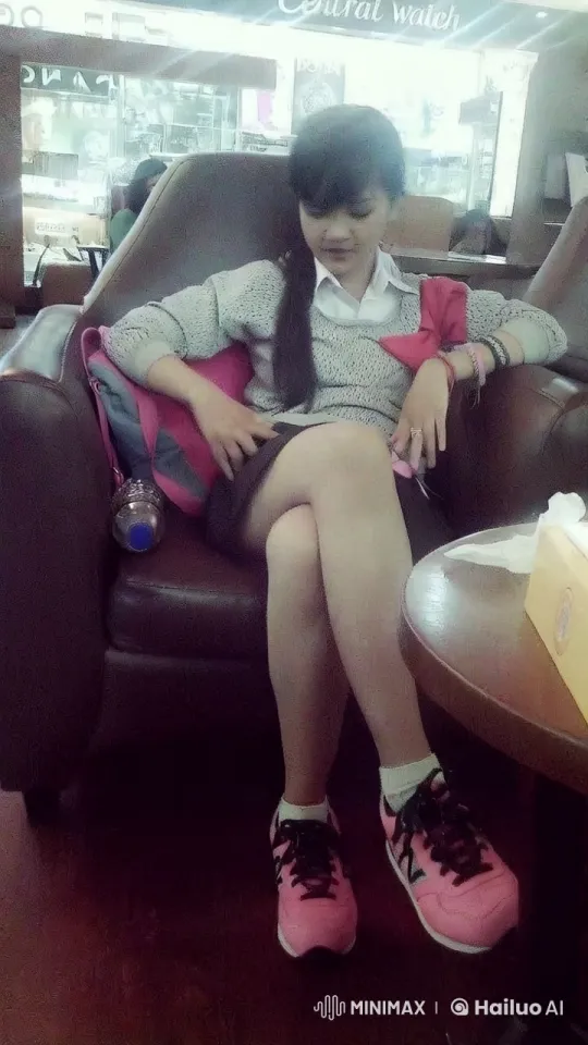 Woman in Cozy Setting Showcases Subtle Leg Movement – AI Generated Video | Hailuo AI