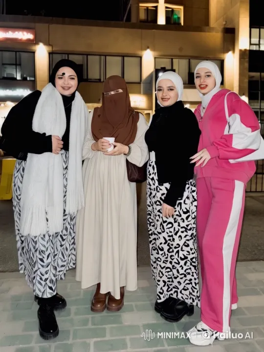 Four Fashionable Women on a Vibrant Night Street – AI Generated Video | Hailuo AI