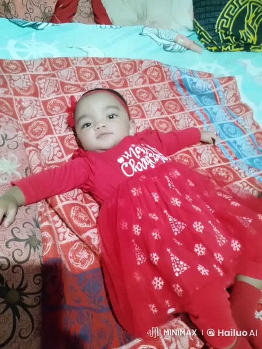 Festive Baby Delightfully Dancing in Christmas Cheer – AI Generated Video | Hailuo AI