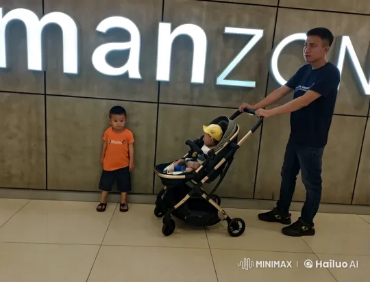 Family Enacts Playful Kung Fu Scene in Live2D Animation – AI Generated Video | Hailuo AI