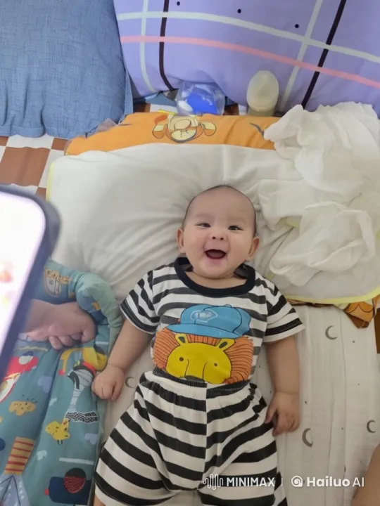 Baby's Joyful Dance and Playful Punches in Live2D Animation – AI Generated Video | Hailuo AI