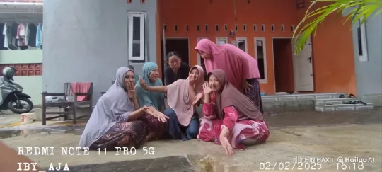 Women Practicing Kungfu in Animated Live2D Courtyard Scene – AI Generated Video | Hailuo AI