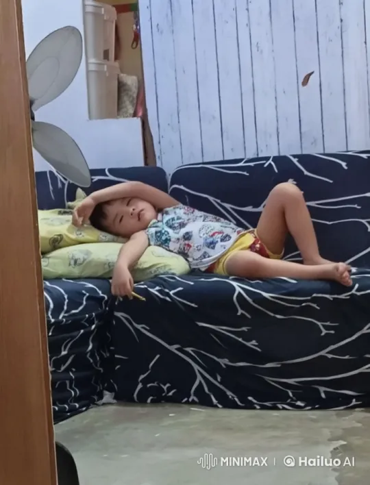 Child Dancing Energetically on Couch in Live2D Animation – AI Generated Video | Hailuo AI