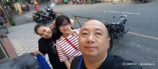 Live2D Kung Fu Fight on Sidewalk with Motorcycles – AI Generated Video | Hailuo AI