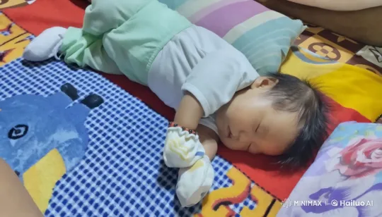 Baby Dances to 'Baby Shark' on Cartoon Bedspread – AI Generated Video | Hailuo AI