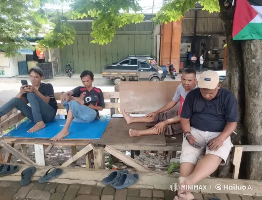Dynamic Street Fight Showcases Boxing and Silat Skills – AI Generated Video | Hailuo AI