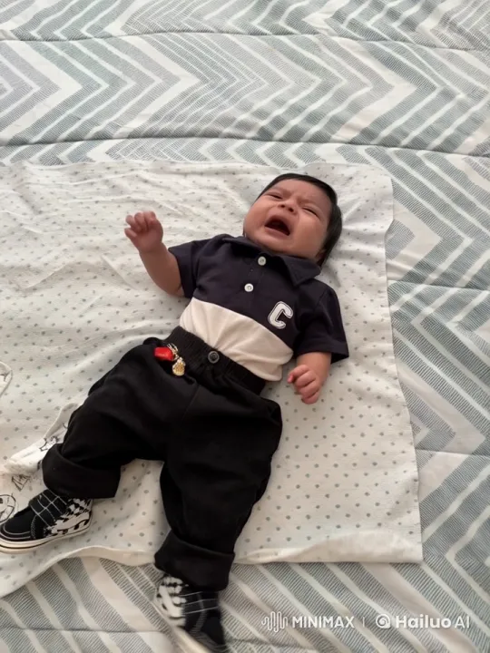 Baby Dancing Joyfully on Patterned Blanket in Live2D Animation – AI Generated Video | Hailuo AI