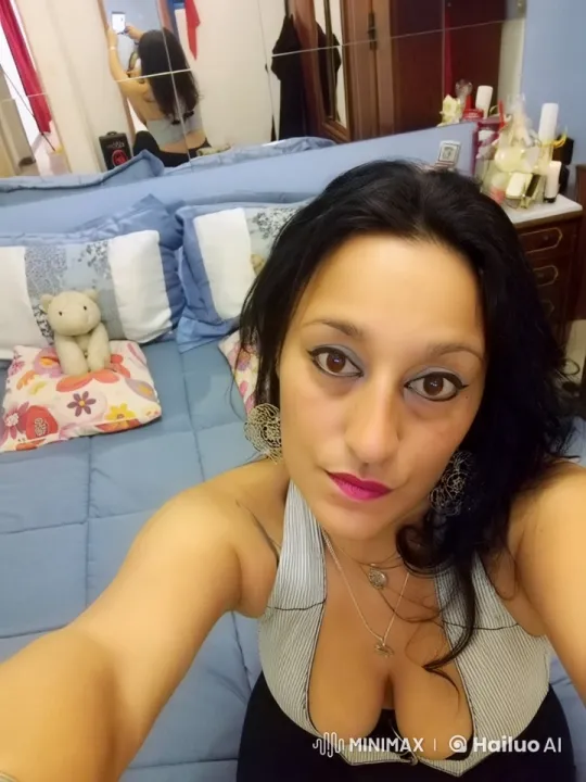 Cozy Bedroom Selfie with Personal Touches – AI Generated Video | Hailuo AI