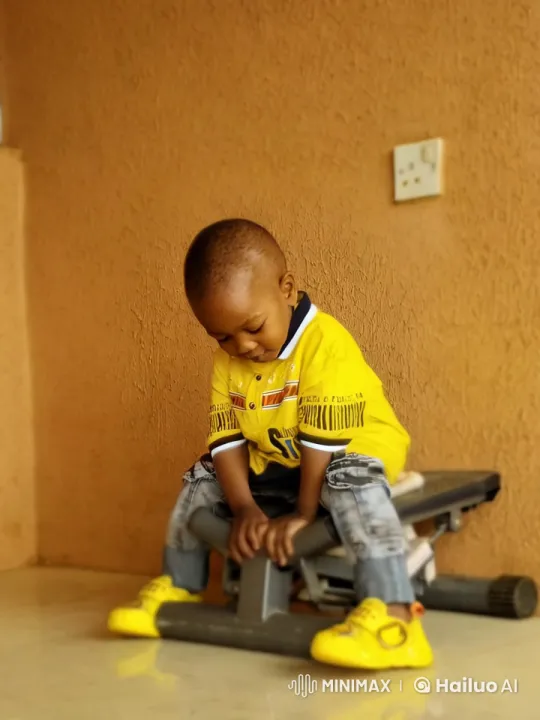 Child's Pet in Apron Does Household Chores – AI Generated Video | Hailuo AI