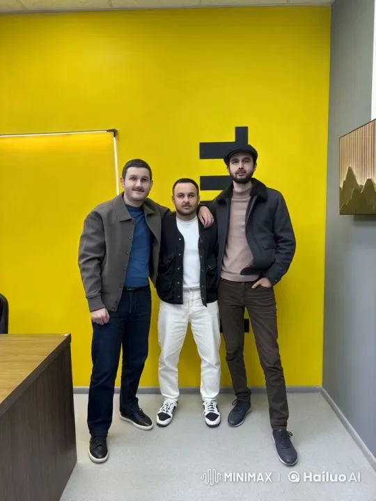 Sumo Wrestlers and Individuals Pose in Modern Office Setting – AI Generated Video | Hailuo AI